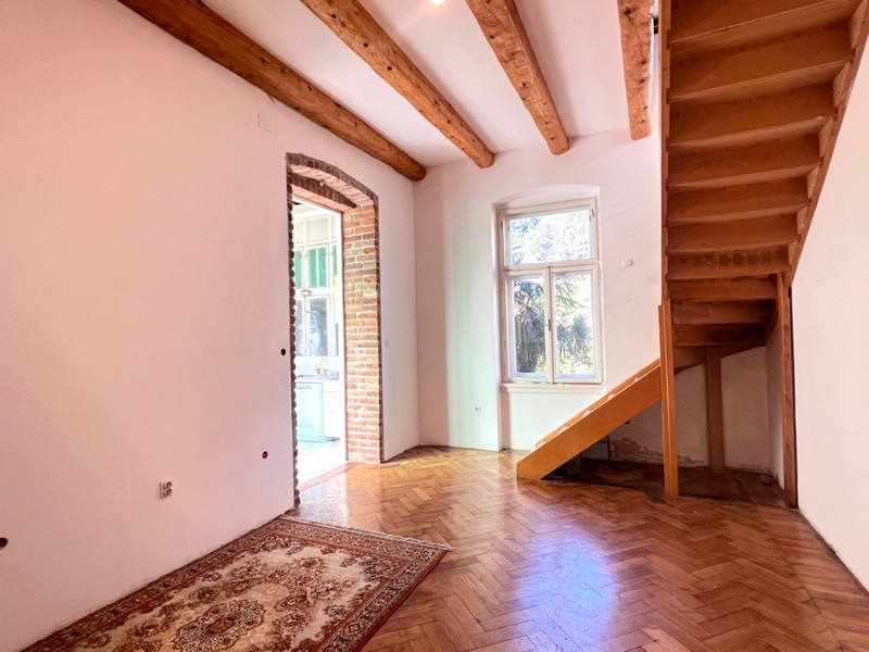 Priestor pred schodiskom nehnuteľnosti A3384, Chorvátsko.