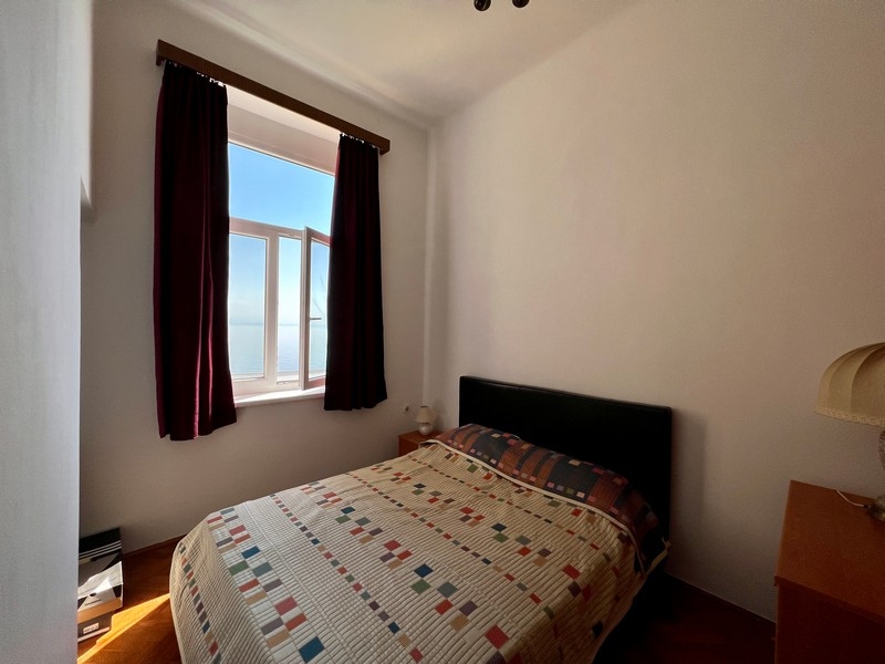 Spálňa s výhľadom na more - nehnuteľnosť A3390 v Opatiji, Chorvátsko.