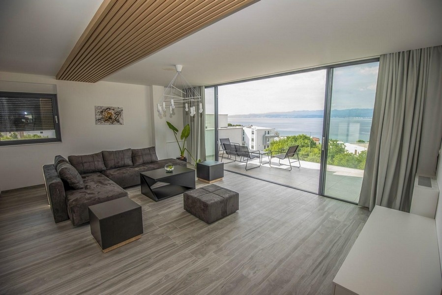 Moderný obytný priestor nehnuteľnosti A3394 v Chorvátsku na ostrove Krk.