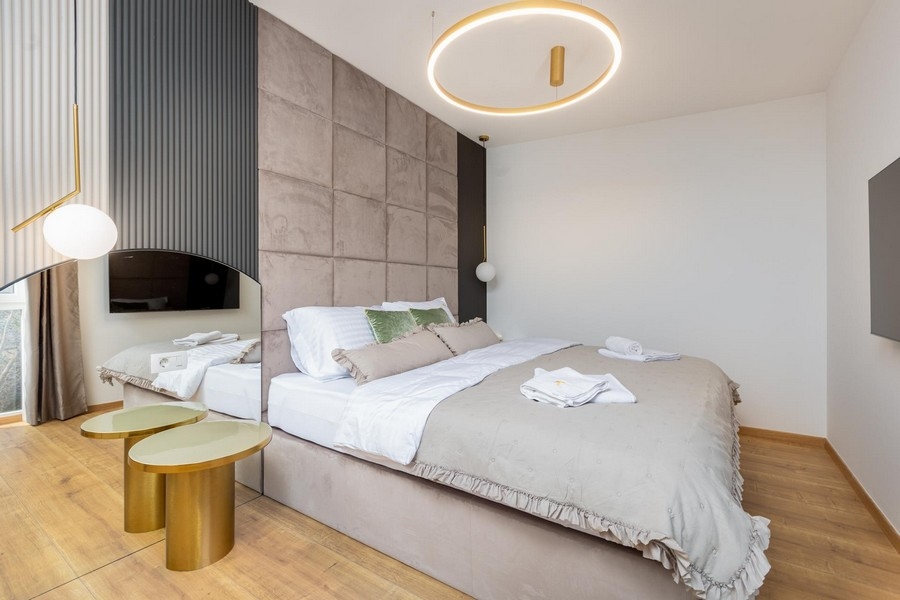 Luxusná spálňa s TV - nehnuteľnosť A3395 v Chorvátsku.