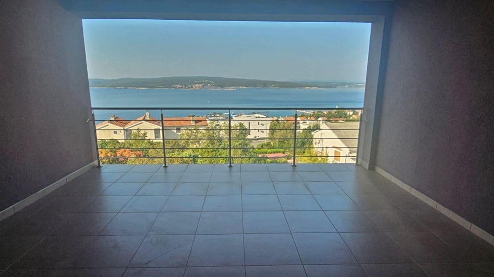 Terasa s výhľadom na mesto a more