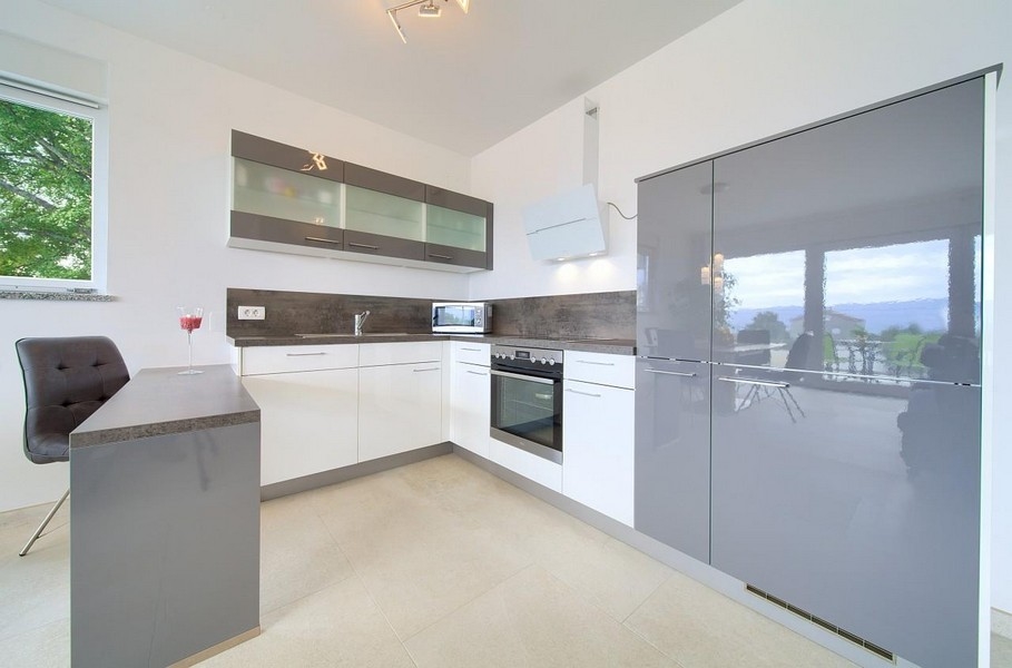 Moderná kuchynská linka s kvalitnými spotrebičmi.