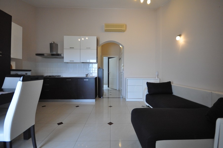 Otvorený priestor kuchyne a obývačky.