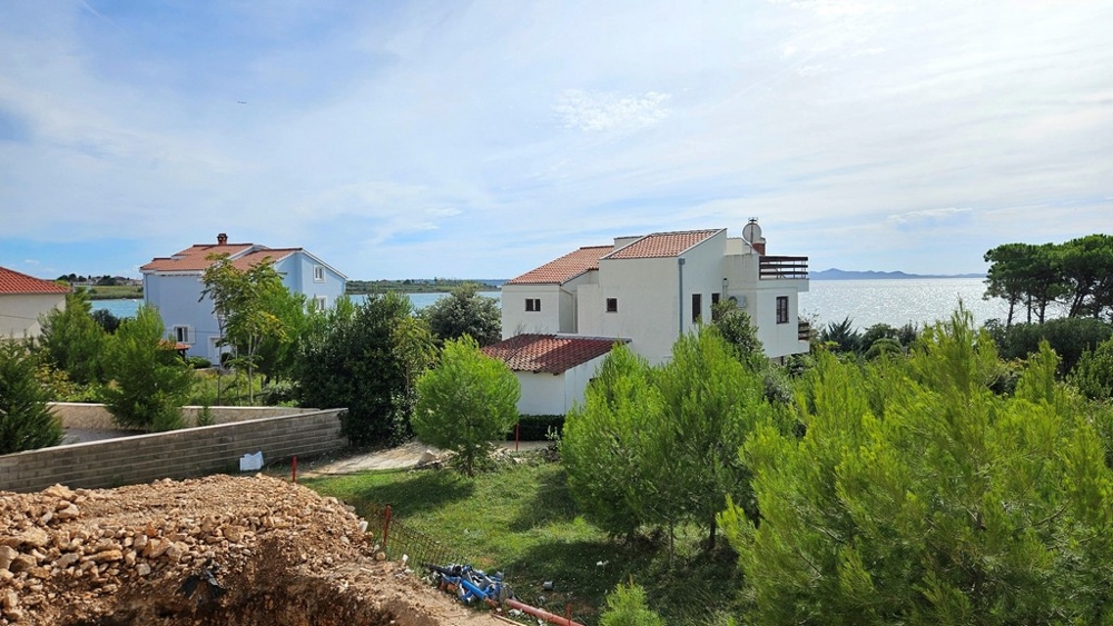 Výhľad na more zo záhrady apartmánu A3489 v Privlake neďaleko Zadaru.