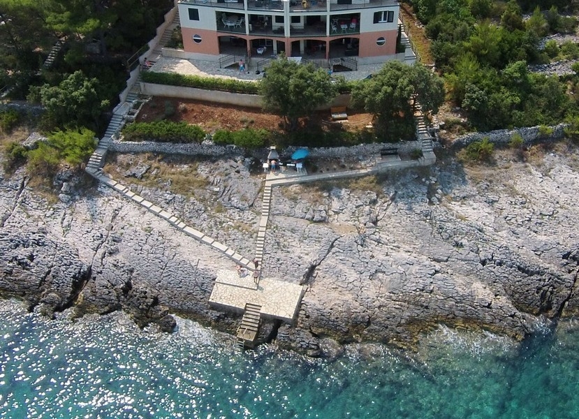 Kúpte si apartmán priamo pri mori v Chorvátsku na ostrove Korčula.