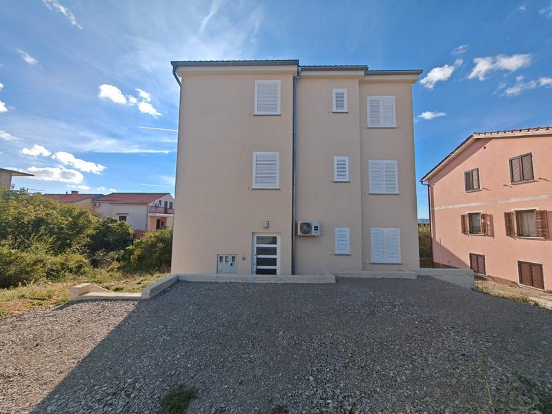 Zadná časť novej budovy, v ktorej sa nachádza apartmán A3512.