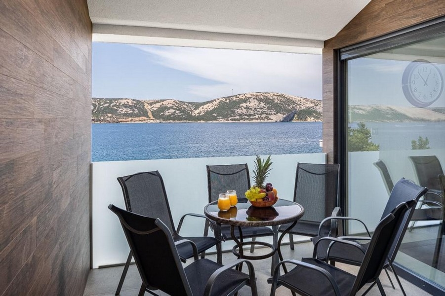 Loggia s výhľadom na more - nehnuteľnosť A3546 na Pagu.