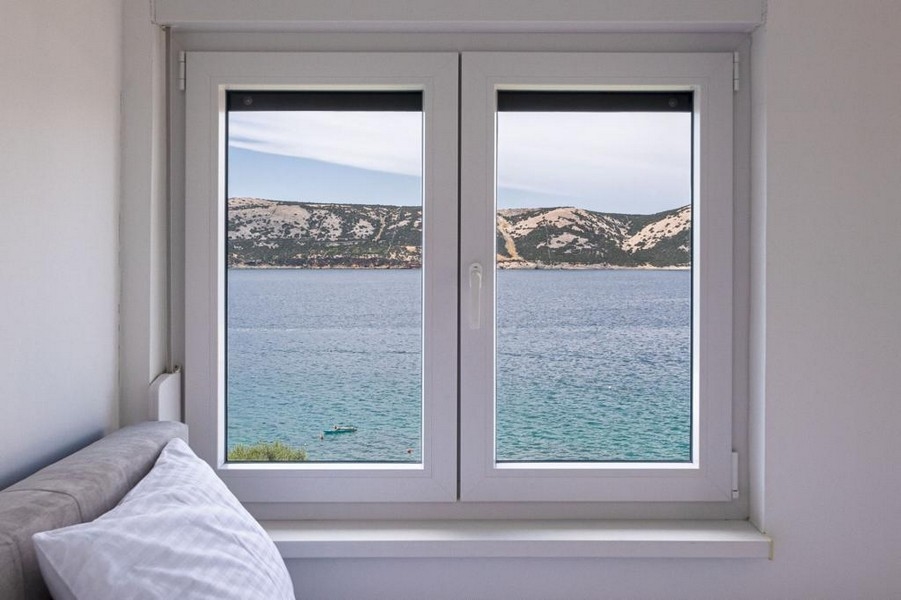 Výhľad na more z nehnuteľnosti A3546 v Stara Novalja, Chorvátsko.