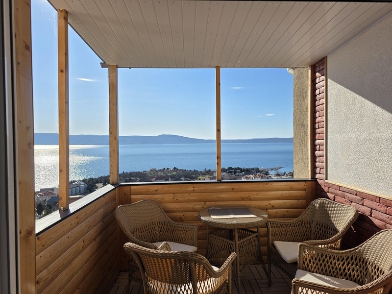 Výhľad na more z terasy objektu A3552 v Novom Vinodolskom - Panorama Skauting.