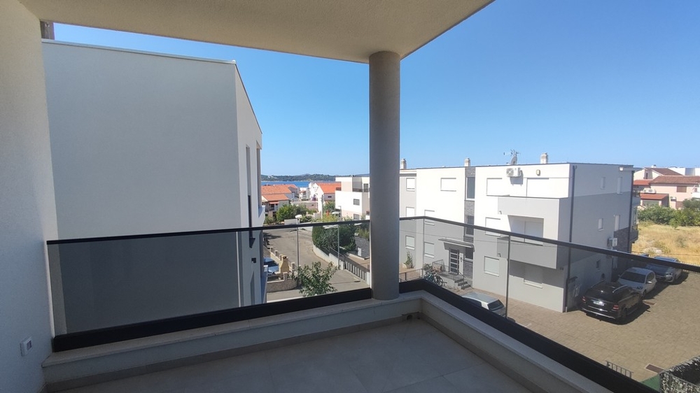 Fasáda novostavby s balkónmi - nehnuteľnosť A3565, Vodice.