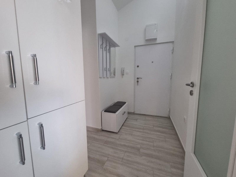 Vstupná časť s úložným priestorom a botníkom