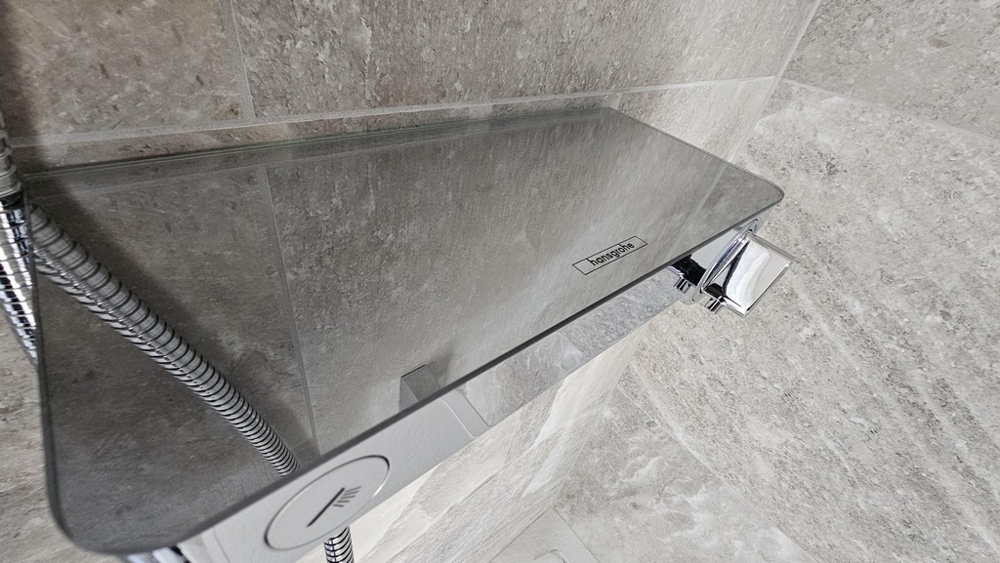 Kvalitné sprchové batérie Hansgrohe v modernej kúpeľni