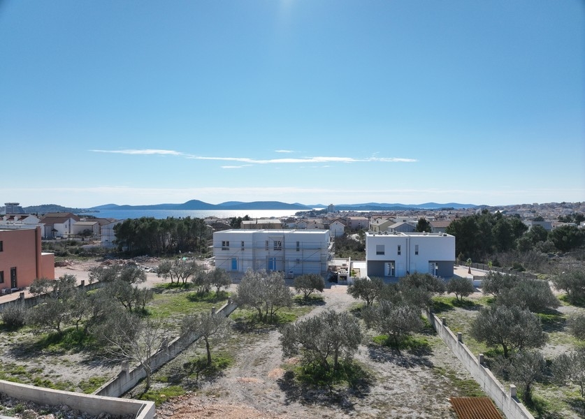 Výhľad na more z prístrešku novej budovy A3577.