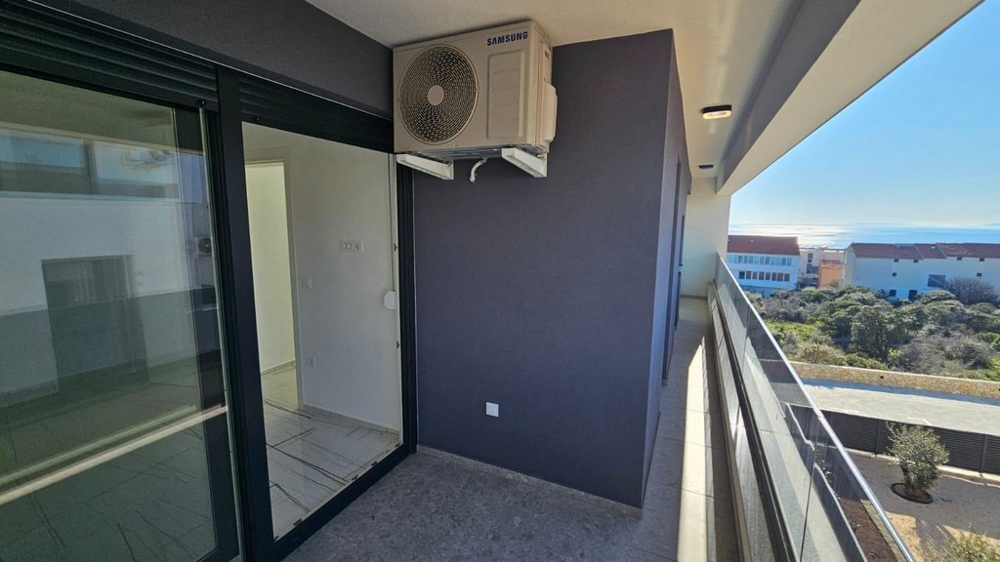 Krytý balkón s výhľadom na more