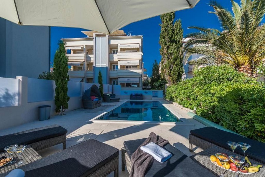 Kúpte si nový byt so záhradou a bazénom v Chorvátsku.