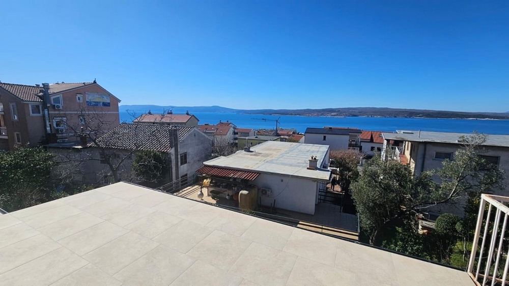Výhľad na more z terasy nehnuteľnosti A3604 v Chorvátsku.