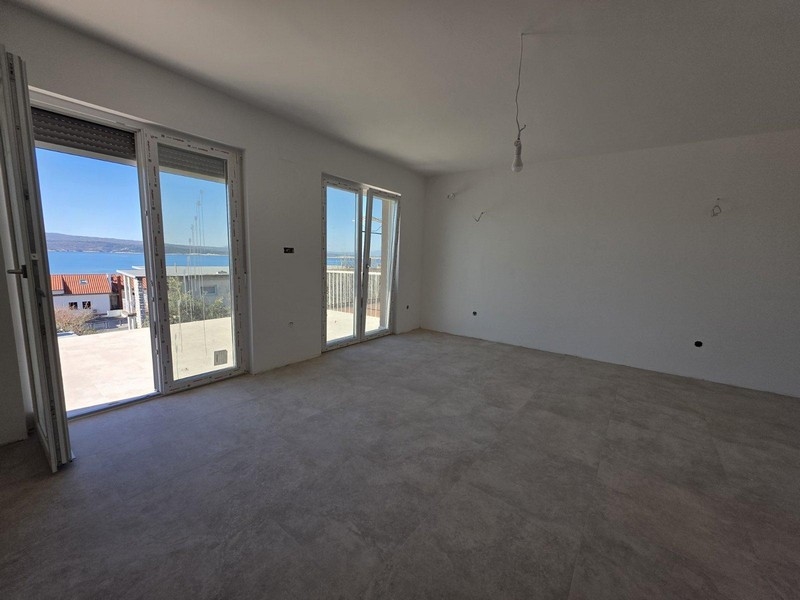 Spálňa s výhľadom na more.