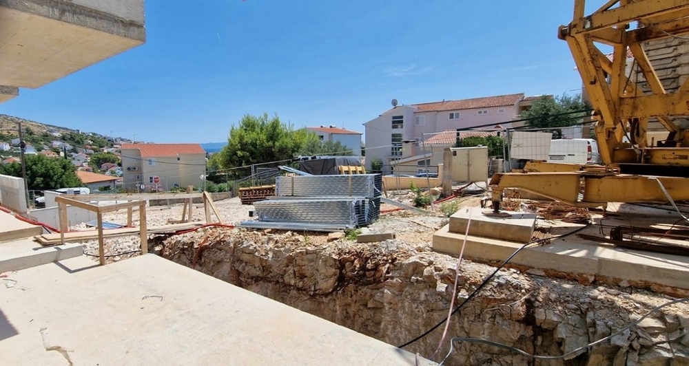 Stavebná fáza s výhľadom na more - ostrov Čiovo.