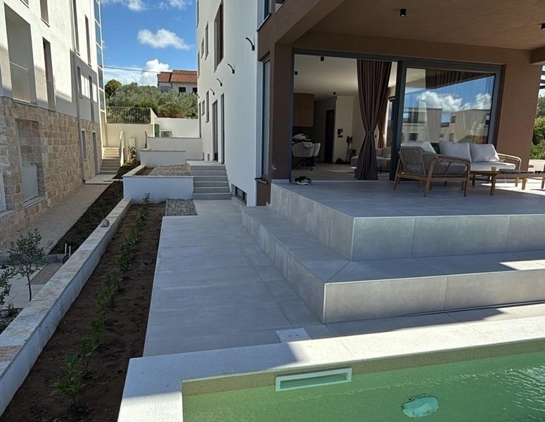 Moderná novostavba vily s výhľadom na more v Kozino