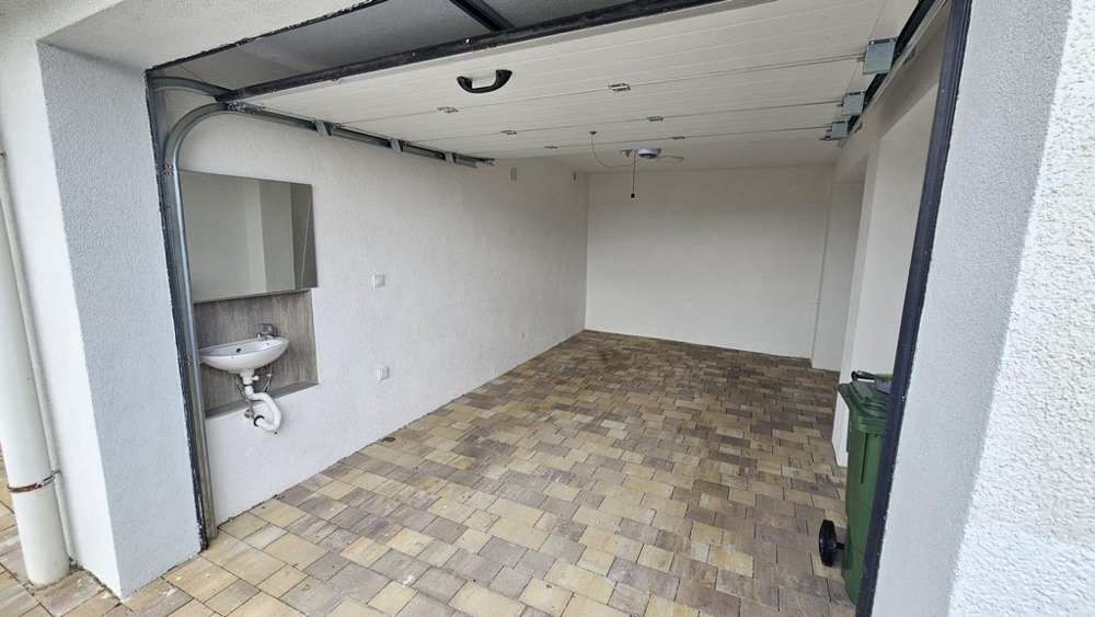Garáž s umývadlom