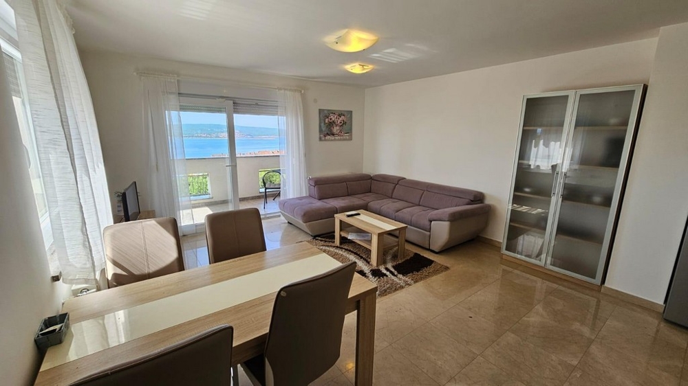 Zariadený obývací priestor s výhľadom na more - nehnuteľnosť A3635.