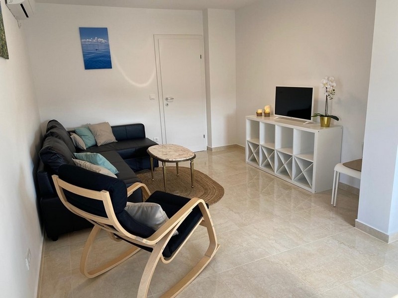 Obývacia izba s malou TV v nehnuteľnosti A3639 v Betine, ostrov Murter.