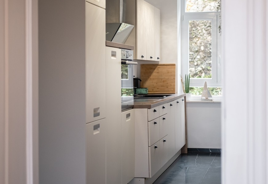 Kuchynka s výhľadom na okno