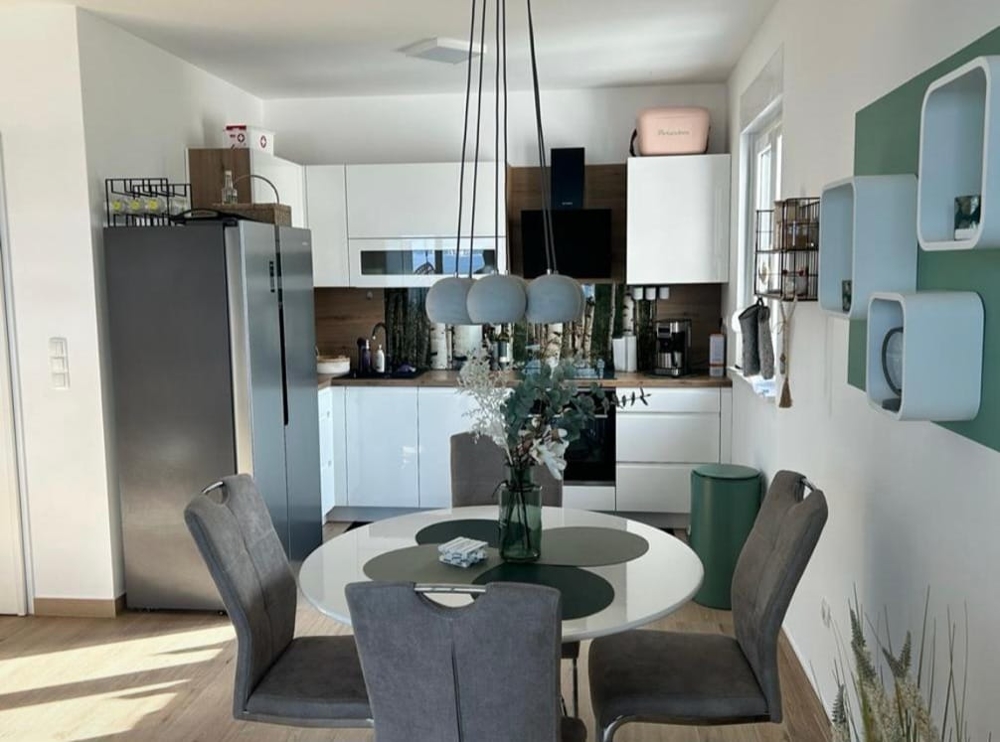 Otvorená kuchyňa s jedálenským kútom