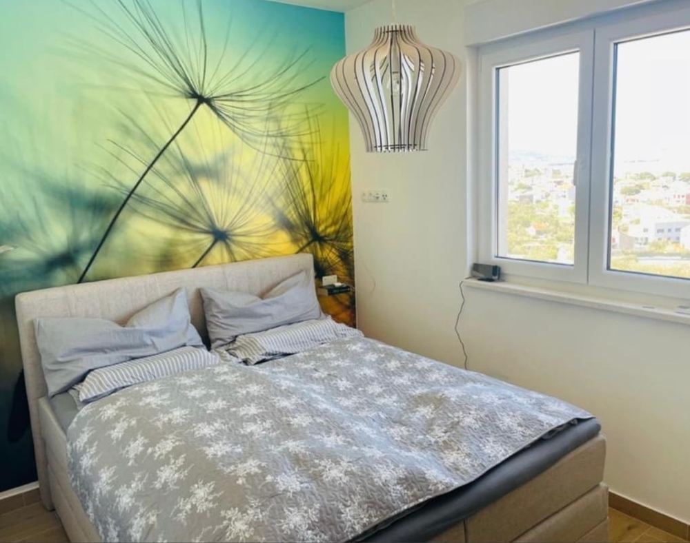 Spálňa s nástennou maľbou