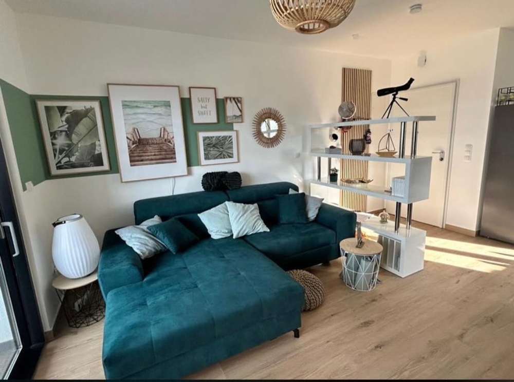 Moderne zariadená obývačka