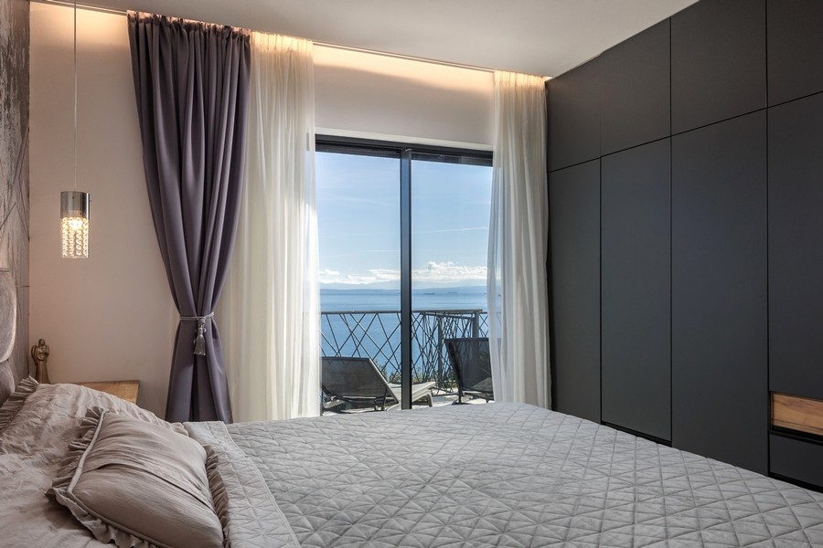 Spálňa s výhľadom na more v objekte A3669 v Chorvátsku - Panorama Skauting.