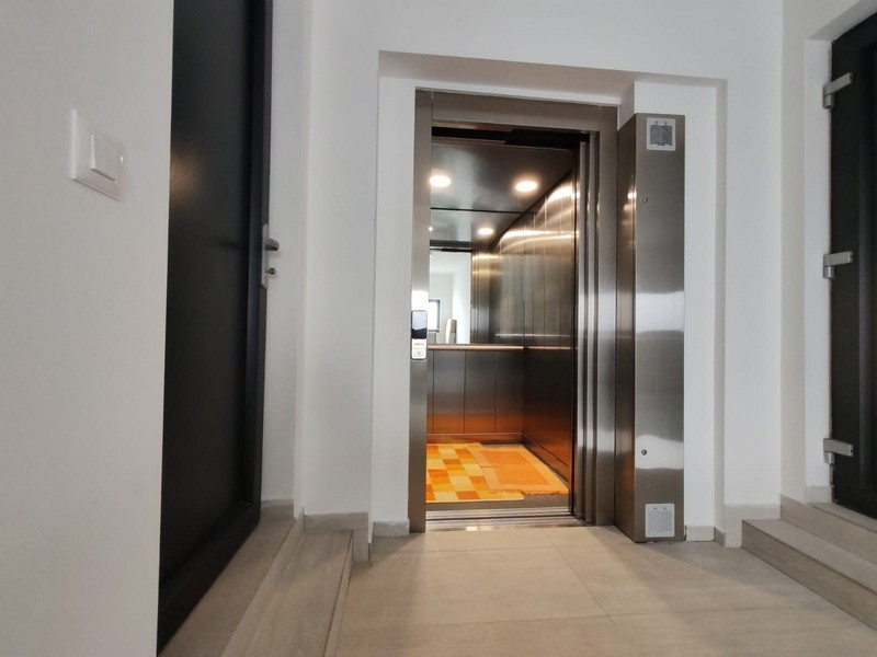 Výťah v budove nehnuteľnosti A3671, Chorvátsko.
