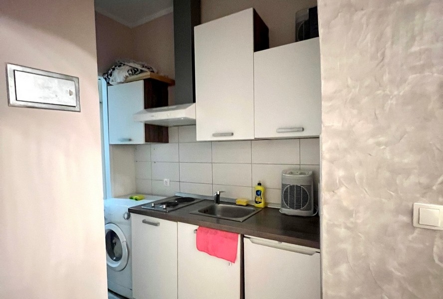 Kompaktná kuchynka s práčkou