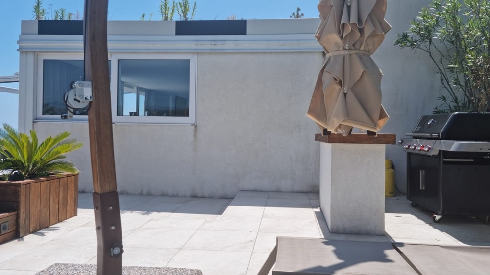 Priestor na grilovanie na súkromnej strešnej terase