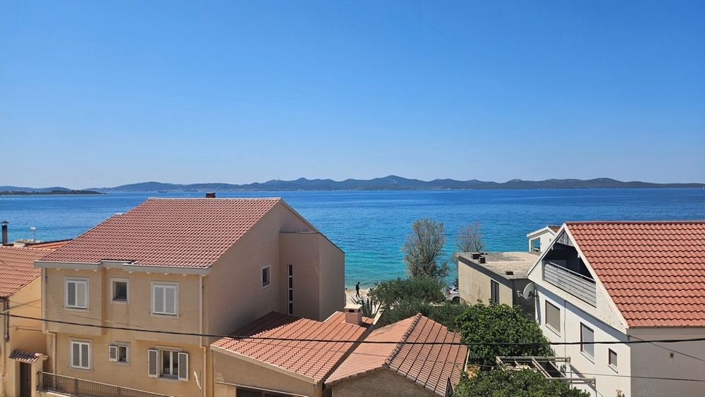 Pohľad na more a pobrežný reťazec ostrovov