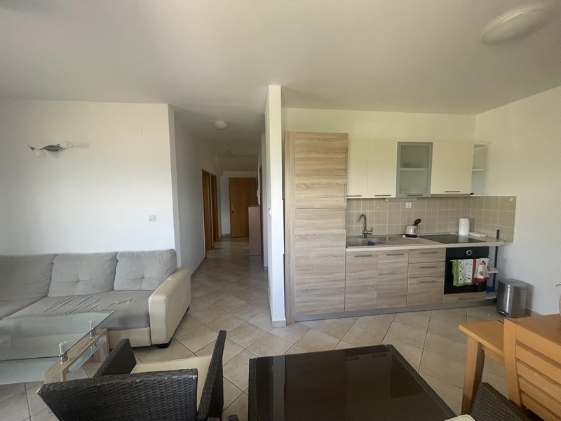 Obývacia časť a kuchyňa.