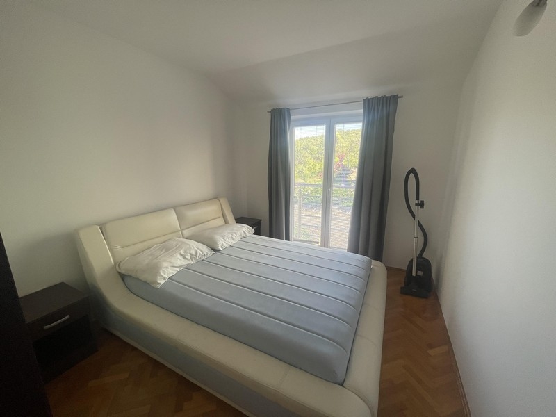 Spálňa s komfortom a výhľadom.