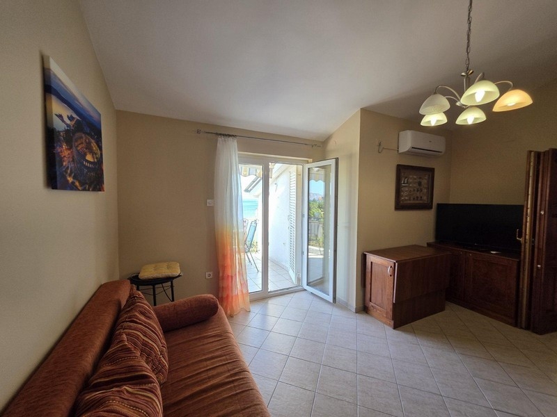 Obývacia izba s výstupom na terasu