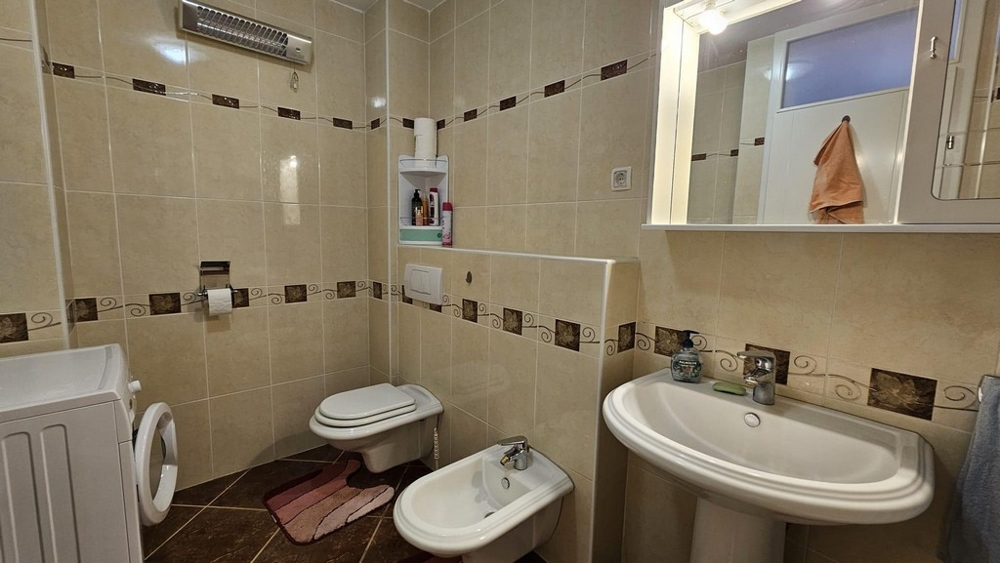 Kúpeľňa s práčkou a bidetom