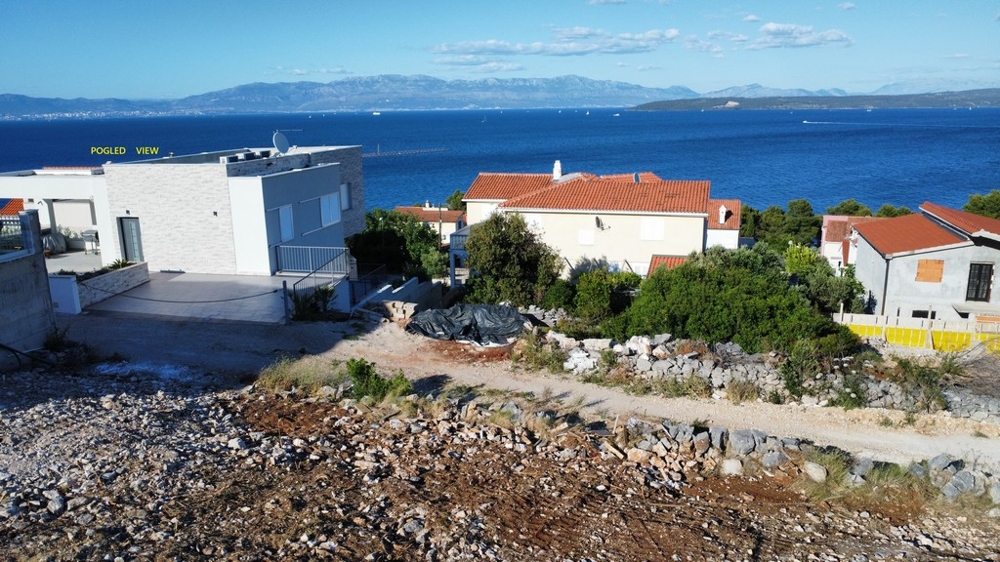 Výhľad na more z nehnuteľnosti A3714 na Šolte v Chorvátsku.