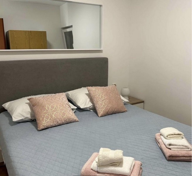 Spálňa s posteľou.