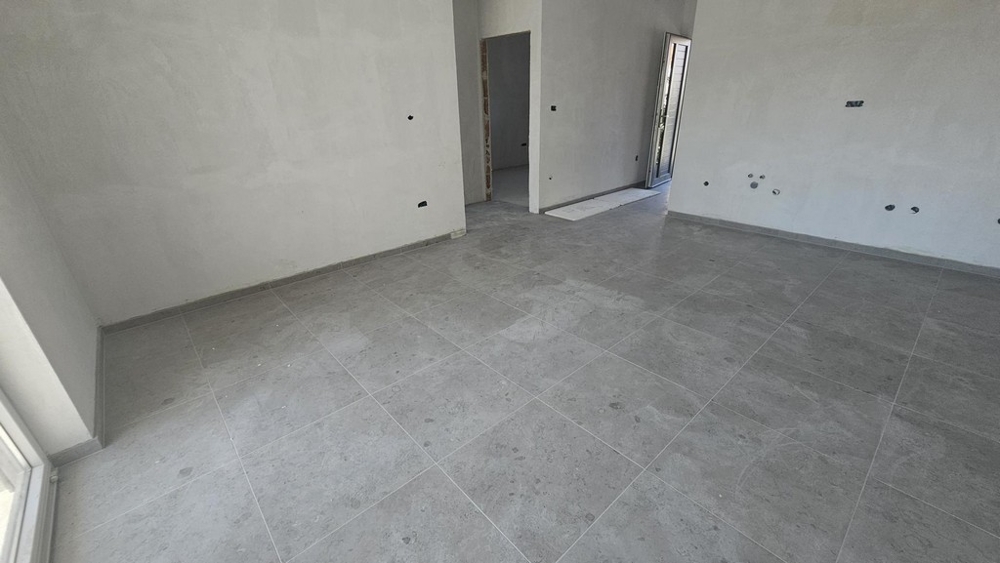 Kuchyňa-obývacia izba nového bytu na Soline