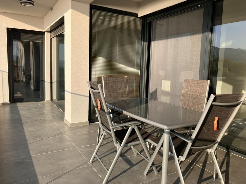 Terasa objektu A3745 pri meste Novi Vinodolski, Chorvátsko.