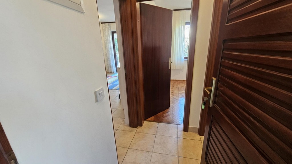 Predsieň s prístupom do obývačky a spálne