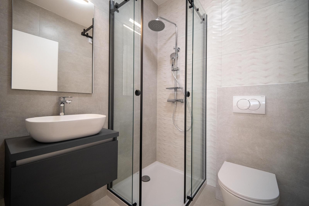 sprcha a kúpeľňa.