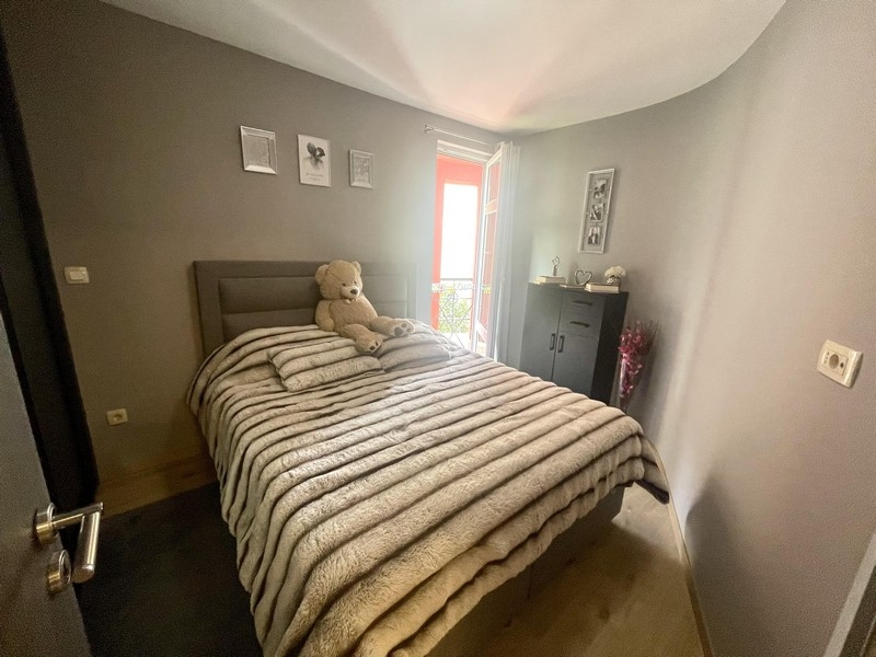 Spálňa s manželskou posteľou a prístupom na balkón