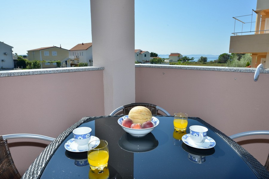 Terasa s krásnym výhľadom na more - nehnuteľnosť A3764 v Privlake.