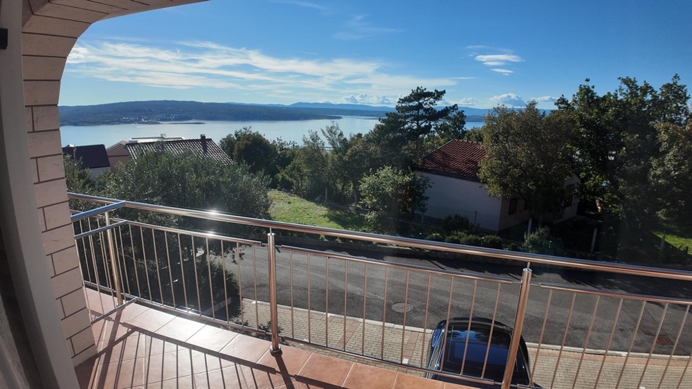 Výhľad na more z nehnuteľnosti A3766 v Crikvenici, Chorvátsko - Panorama Scouting.