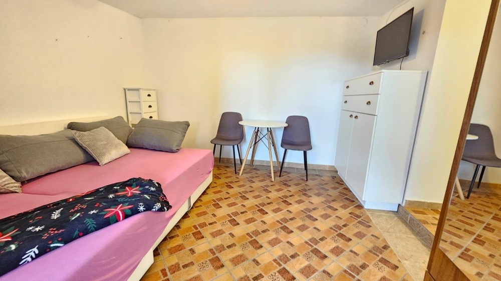 Štúdio na prízemí.