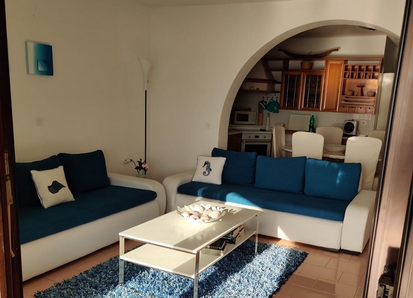 Moderne zariadená obývacia izba nehnuteľnosti A3776 v Senji, Chorvátsko - Panorama Skauting.